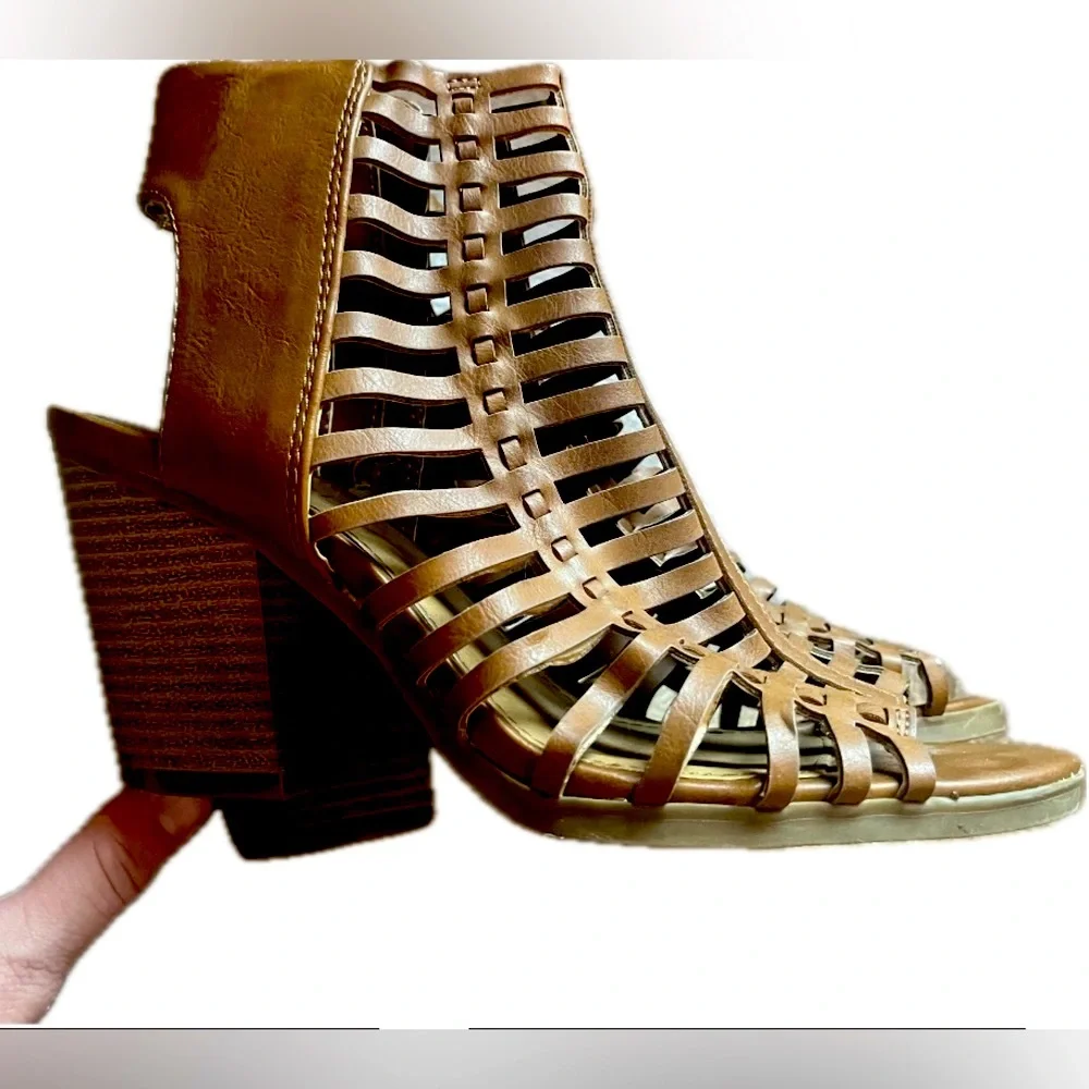 Rampage Womens Gladiator Heeled Brown Sandals Open Toe Zip Closure. Size 8.5